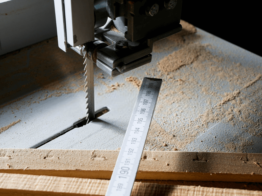 Ruler on the band saw table Ruler on the band saw table