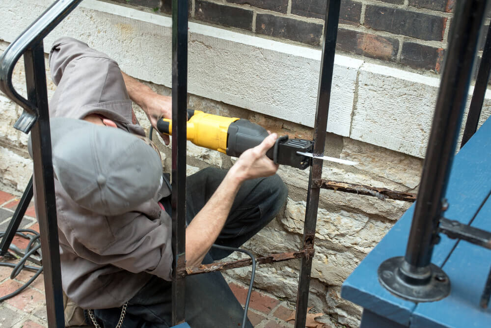 eciprocating-saw-metal-cutting Man Uses Reciprocating Saw To Cut metal pipe